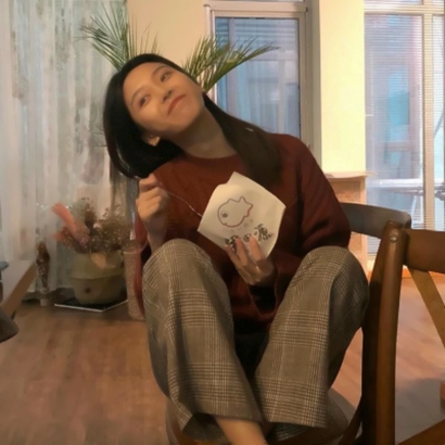 超火的抖音网红女生头像合集，一共18张高清无水印图片，适合用作社交平台头像使用。