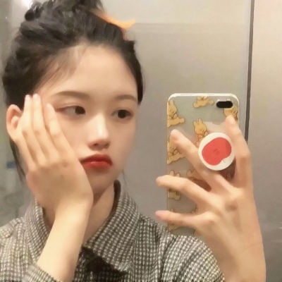 27张可爱真实的手机控女生头像合集