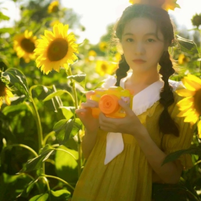 暖色系爱笑阳光女生高清头像合集 共17张