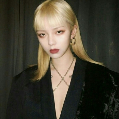 18张高清超酷ins风女生头像 个性感直接拉满