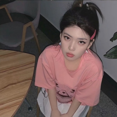 9张小众ins风真人女生头像，个性感拉满