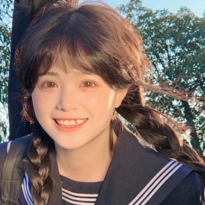 新款！9张真人女生校服可爱头像分享