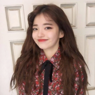 8张氛围感拉满的红色系女生头像 气质活力感拉满