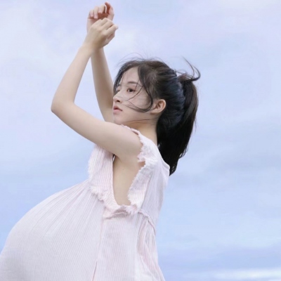 小脸头像网更新8张清纯干净女生露脸真人头像