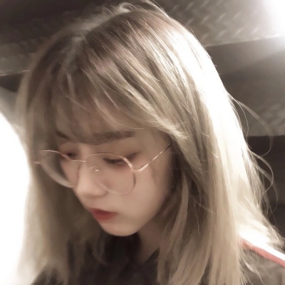 戴眼镜霸气女生头像合集 30张高清新潮酷感图