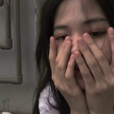 9张又丧又唯美的女生真人头像，氛围感拉满