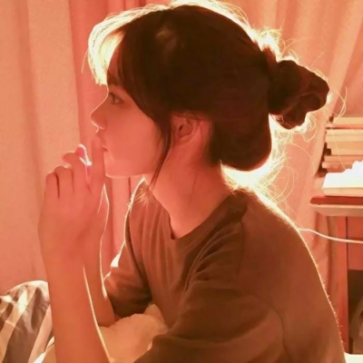 10张氛围感拉满的优雅气质女生头像 高清又高级