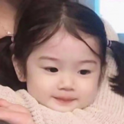 软萌小女孩头像合集 12张不同表情的可爱嘟嘴萌娃图