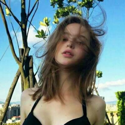 当下热门的女生欧美QQ头像 共8张