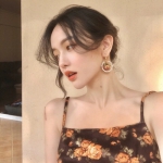 18张低调又有质感的女生微信头像 适合成熟女生用
