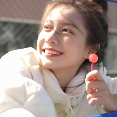 8张氛围感拉满的露脸小清新女生头像合集