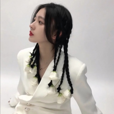 12张超拽帅气冷酷小姐姐真人头像合集