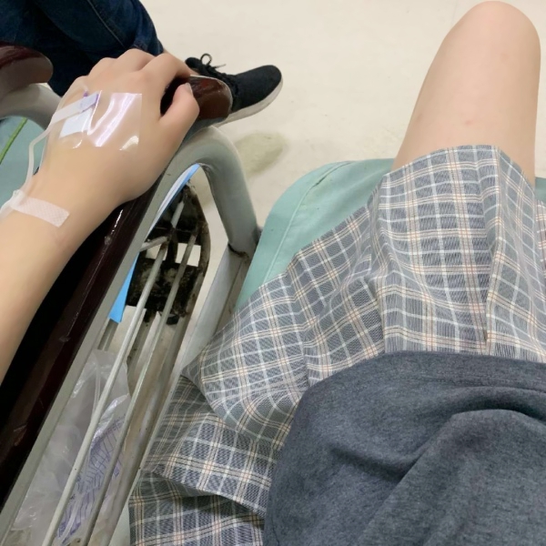 女生输液好看手背头像合集 9张超清病房吊针手部素材