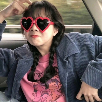 11张搞怪憨憨沙雕女生真人头像，快来存图