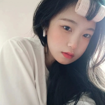 小红书种草的女生真人搞笑头像（10张）