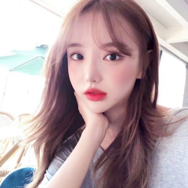 16张高清时髦高冷女生头像 自带氛围感的气质款头像合集