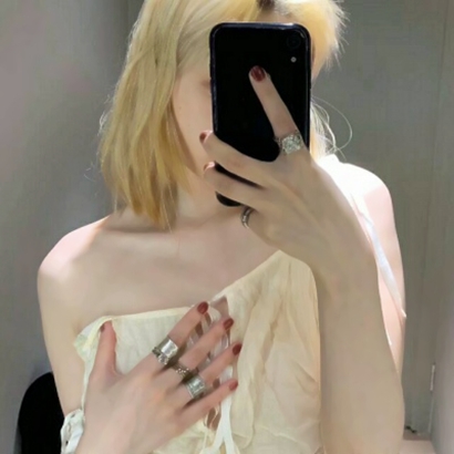 9张高颜值酷感女生自拍头像 高清好看的女生头像合集