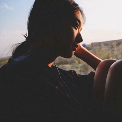 8张氛围感拉满的真人意境女生头像分享