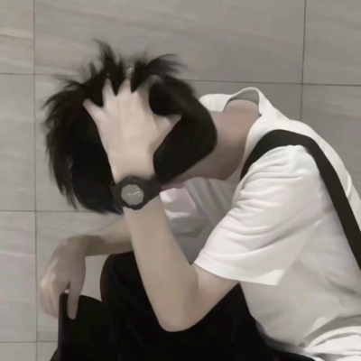 19张高清高冷风男生网图头像合集