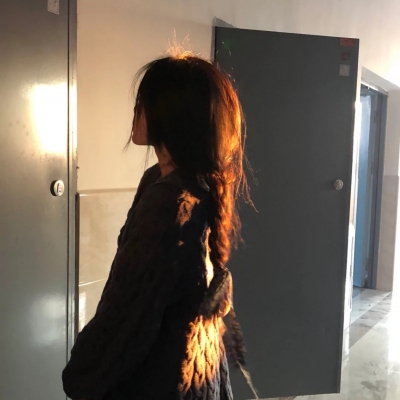 女生不露脸唯美背影真人头像（14张）