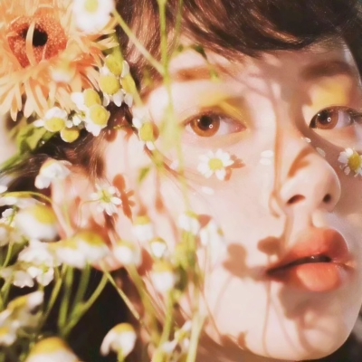 暖色系爱笑阳光女生高清头像合集 共17张