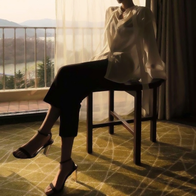 30张高清御姐风气质女生半身头像 带下半身氛围感造型