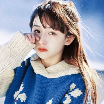 微博上超火的甜美真人女生头像合集，一共11张