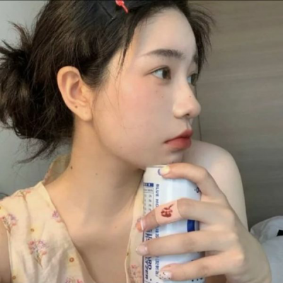 超有氛围感的女生真人头像合集，共12张