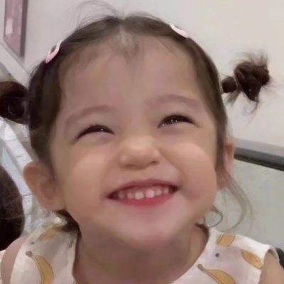软萌小女孩头像合集 12张不同表情的可爱嘟嘴萌娃图
