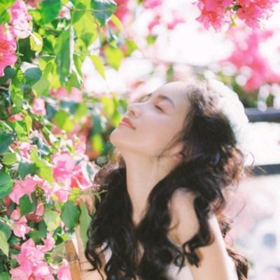 带花的氛围感女生微信头像 10张合集