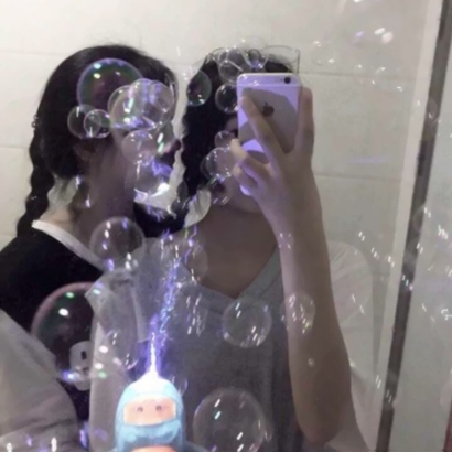 双人闺蜜头像来啦！14张拿泡泡机的女生高清头像合集