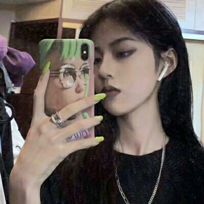 18张高清超酷ins风女生头像 个性感直接拉满