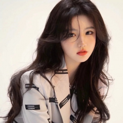 8张超有气质的文雅女生微信头像，直接存就用