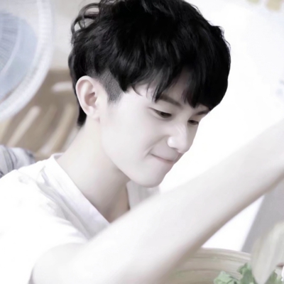 19张高清高冷风男生网图头像合集