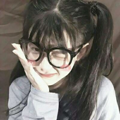 15张高清真人眼镜女生头像 个性氛围感拉满