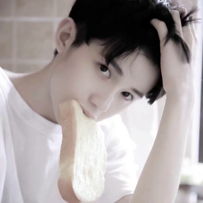 19张高清高冷风男生网图头像合集