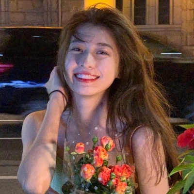 12张氛围感拉满！背景带花的唯美女生真人头像