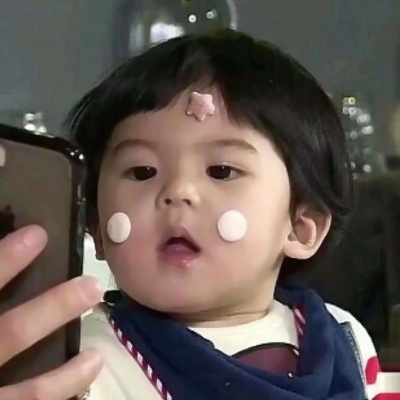 软萌小女孩头像合集 12张不同表情的可爱嘟嘴萌娃图
