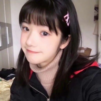 9张高清真人歪头女生自拍头像 时尚感拉满