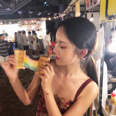 14张真实个性的女生自拍头像 高清网图直接用
