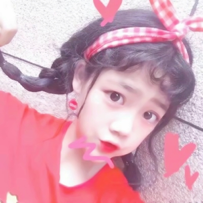 12张高清红色衣服女生头像 时尚氛围感拉满