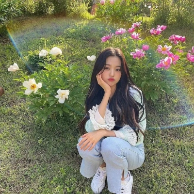 小众又高级！16张冷淡风女生头像合集
