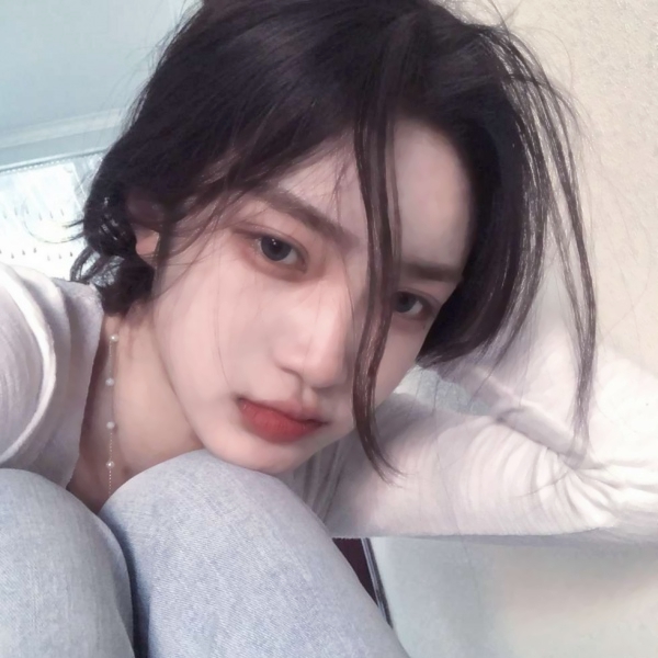 32张好看的现实长发御姐头像 适合玩网用的优质女生头像