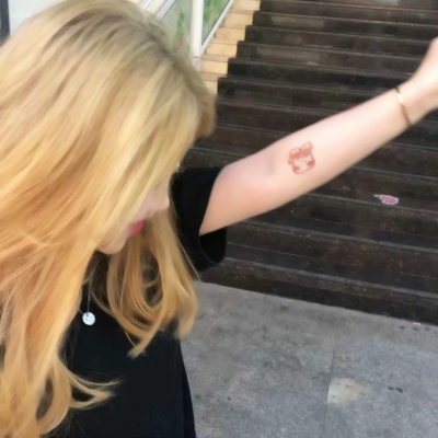 超酷！16张个性染发社会女生头像合集