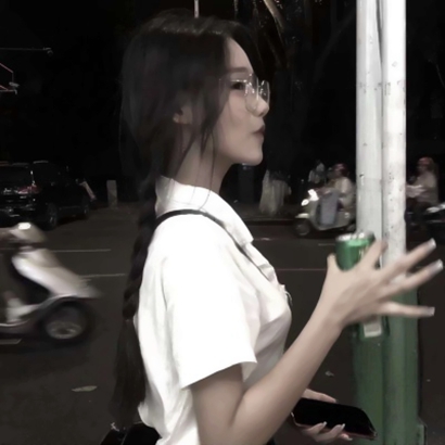 19张高清真人微丧女生头像 质感超赞的氛围感头像合集