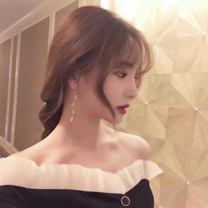 女生微信头像免费下载合集来啦！这里整理了16张适合用作微信头像的女生头像，涵盖多种风格可供挑选。