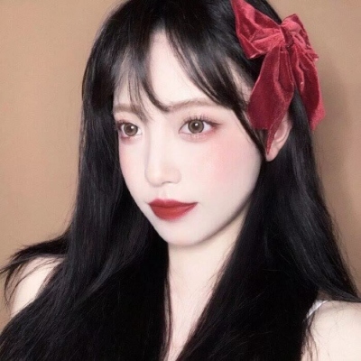 当下超火的真人女生头像合集 共20张
