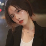 热门微丧风真人女生头像，8张质感图分享