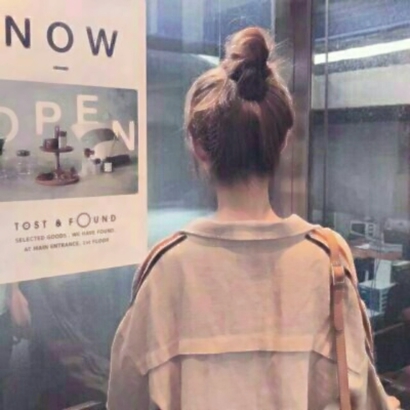 19张高清韩范丸子头女生背影头像 适合当微信头像