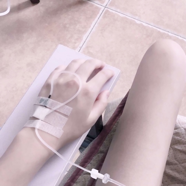 女生输液好看手背头像合集 9张超清病房吊针手部素材